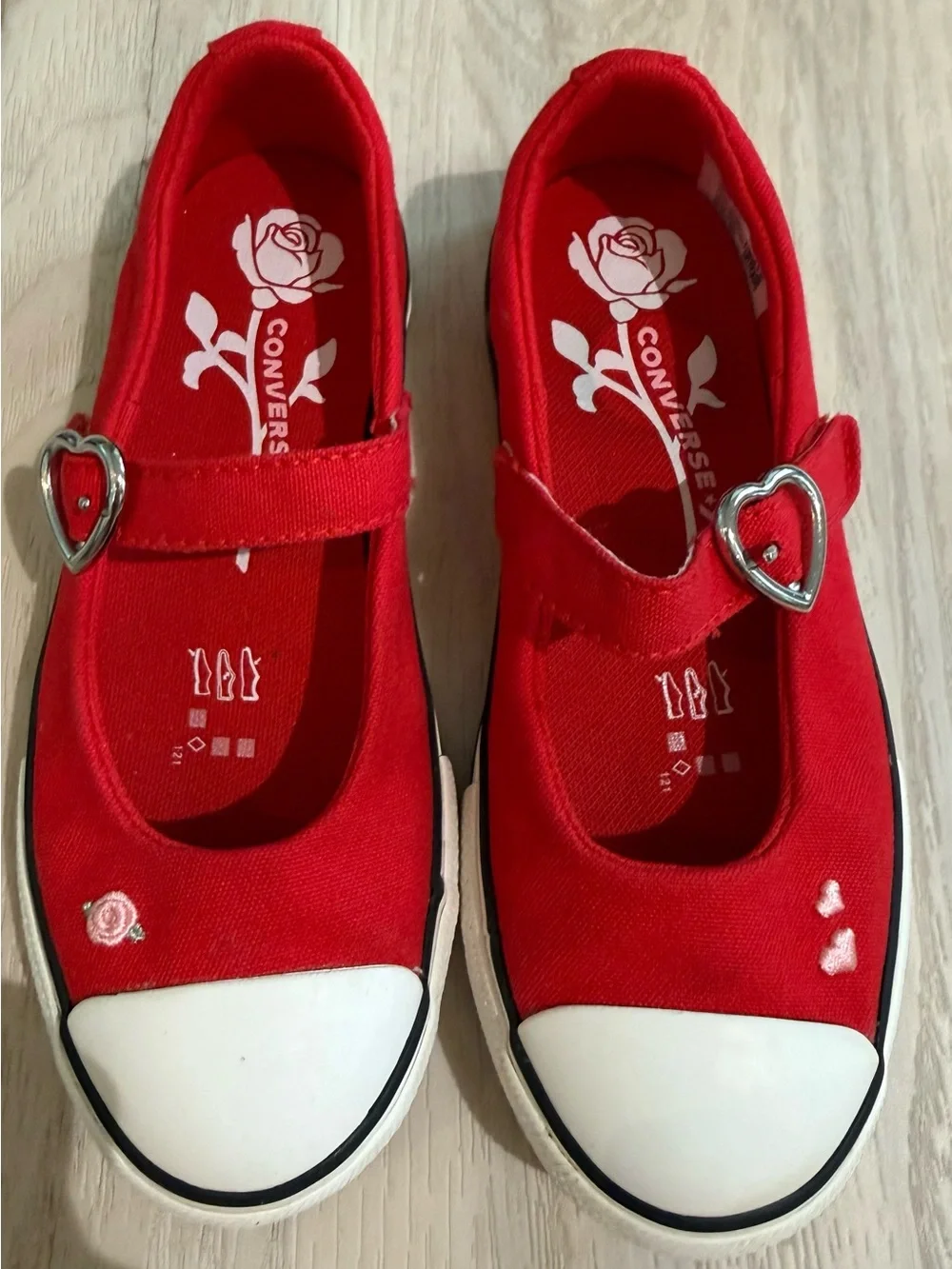 Converse Kids Chuck Taylor All Star Dainty Mary Jane in Red. Size 12